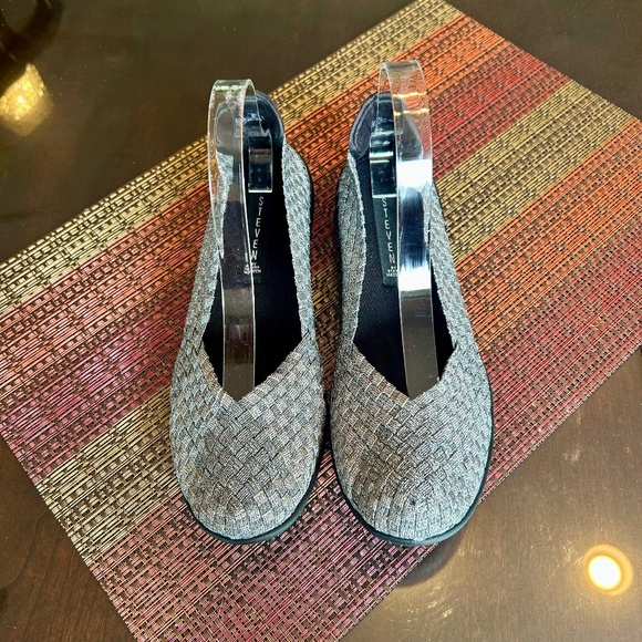 NIB Steve Madden Woven Metallic Silver Yoga Flats in Size 10 - Picture 2 of 12